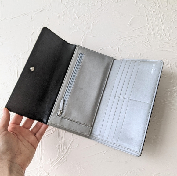 Chanel Camellia wallet - Picture 3 of 12